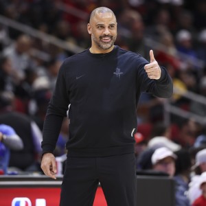 28圈.com-19个失误人麻了！火箭没控卫&amp;空间拥挤 失误多看似偶然实则必然？