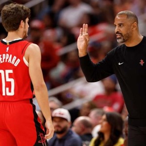 28圈下载-19分7板10助6断2帽！谢泼德刷爆NBA纪录，乌度卡却遇上难题了